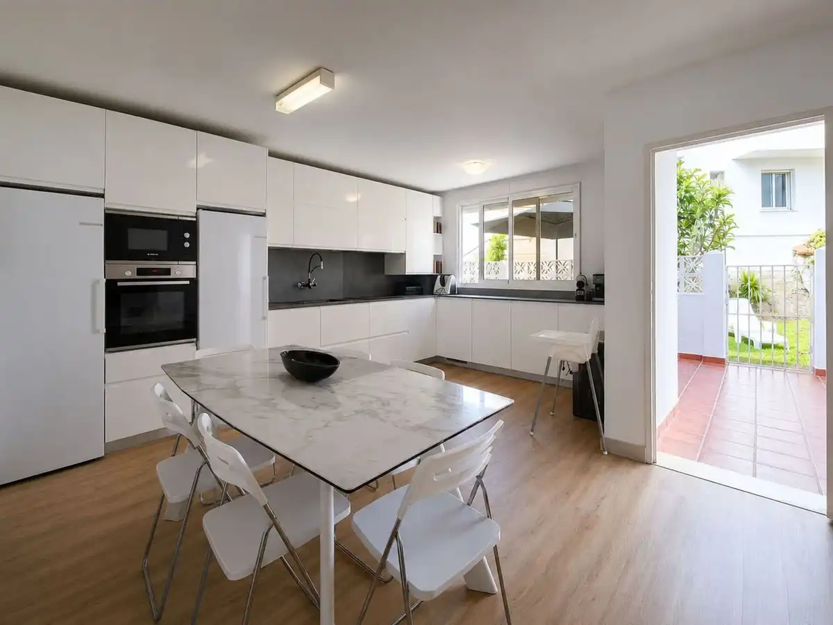 Küche von Einfamilien-Reihenhaus zum Verkauf in Mijas mit Klimaanlage, Terrasse und Möbliert