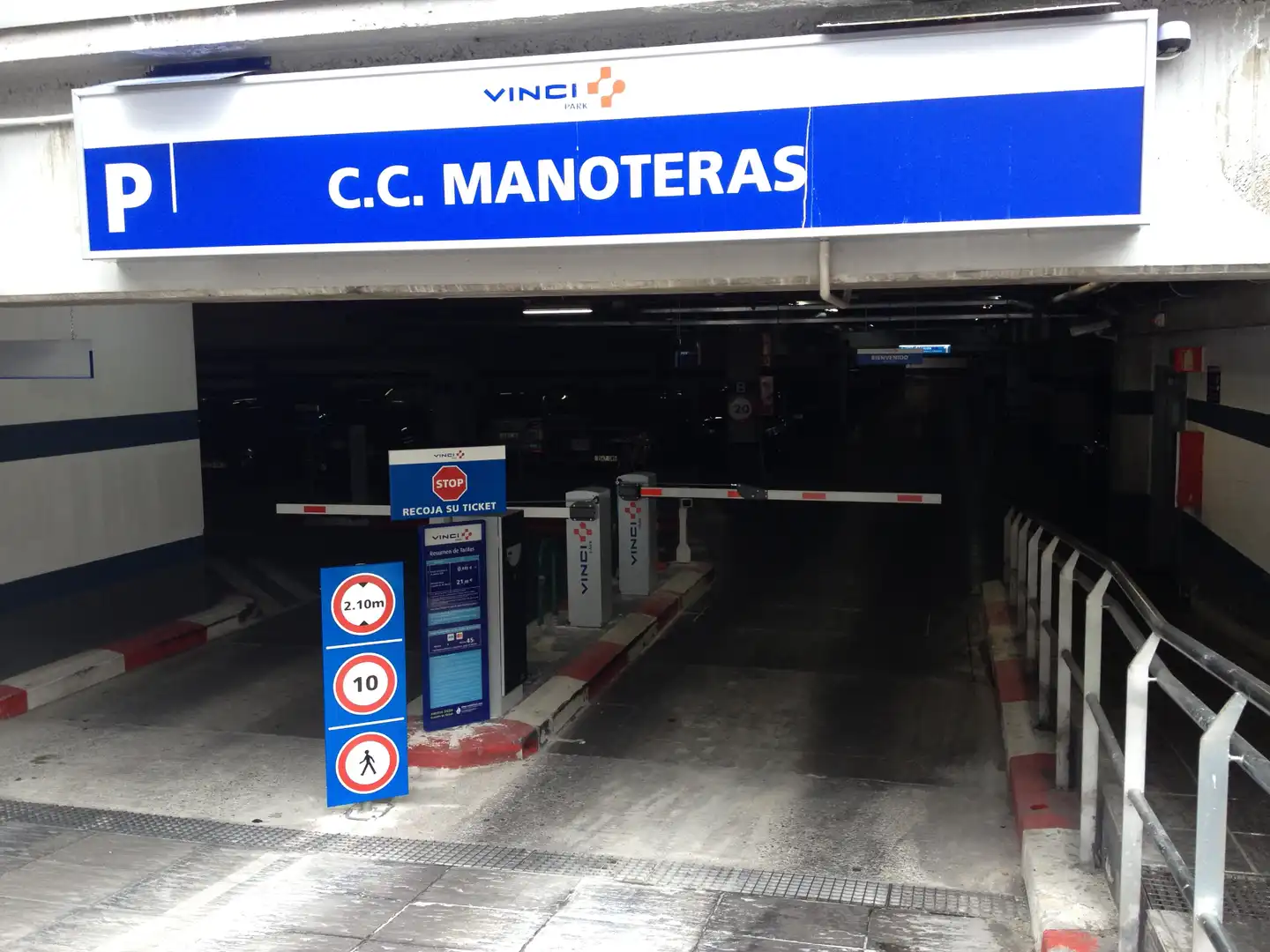 Individual amb ascensor de lloguer a Avenida de Manoteras 40