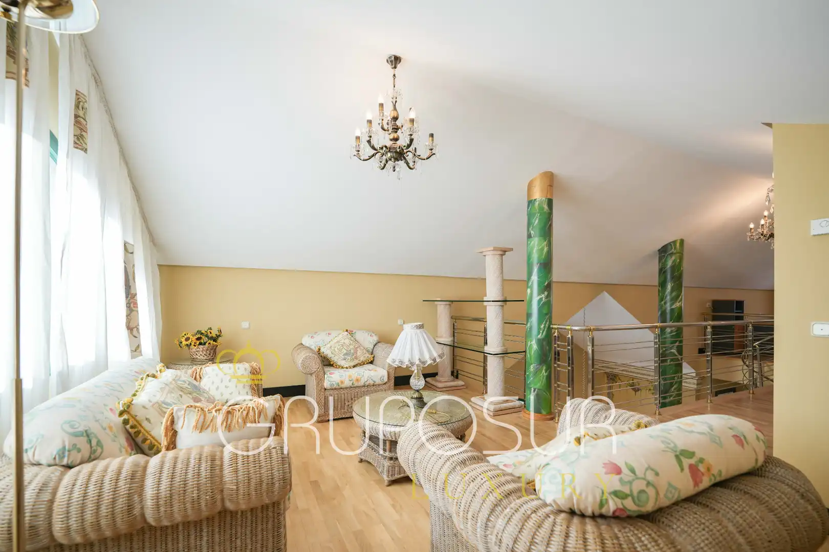 Sala de estar de Casa o chalet en venta en Valladolid con Calefacción, Jardín privado y Parquet