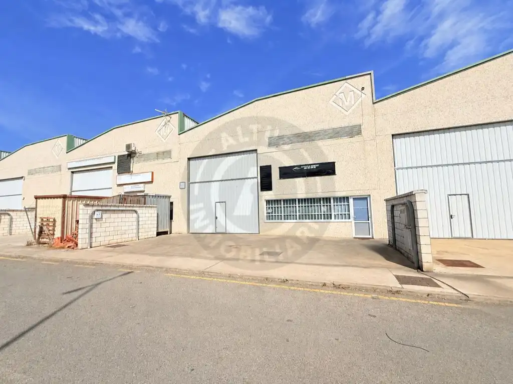 Außenansicht von Fabrikhallen zum Verkauf in Cáceres