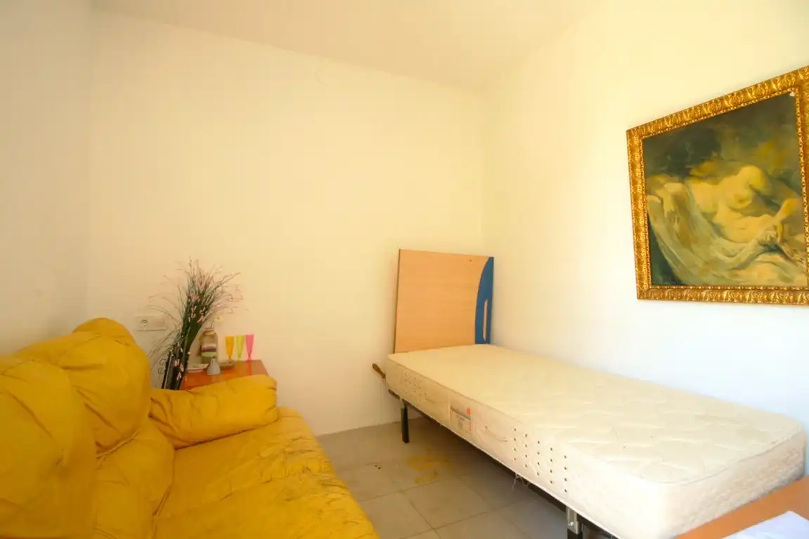Habitación de Finca rústica en venta en Sant Pere Pescador con Jardín privado, Trastero y Horno