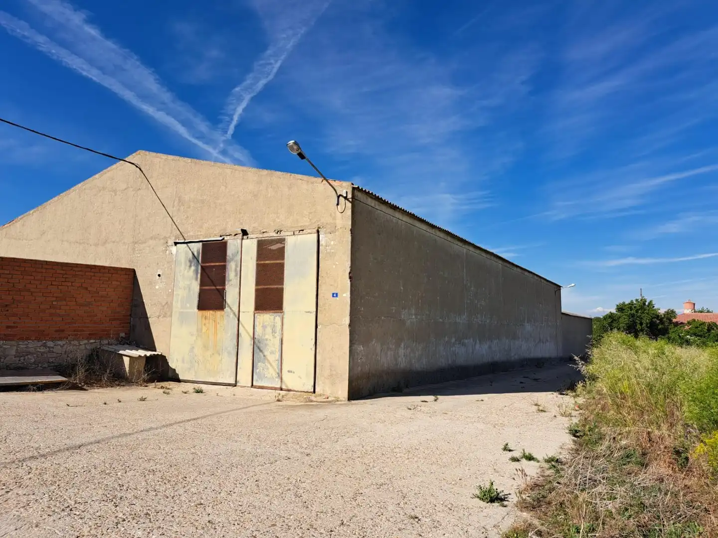 Vista exterior de Nave industrial en venta en Torrescárcela