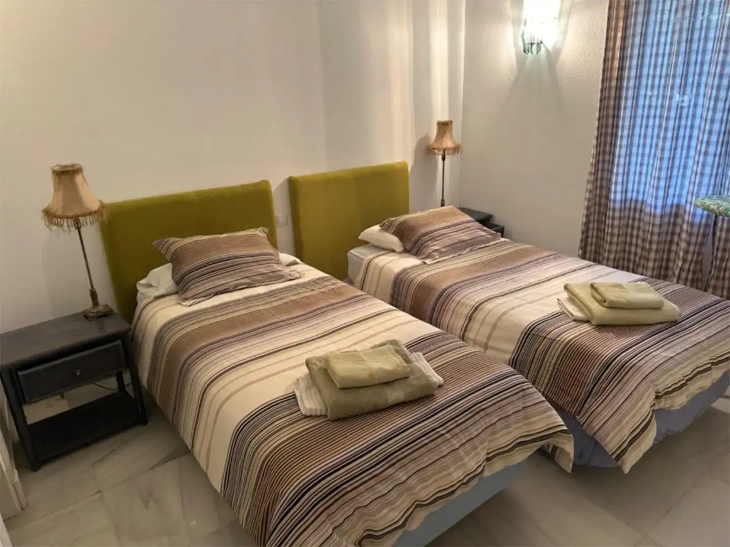 Schlafzimmer von Wohnungen zur Miete in Estepona mit Klimaanlage, Schwimmbad und Balkon