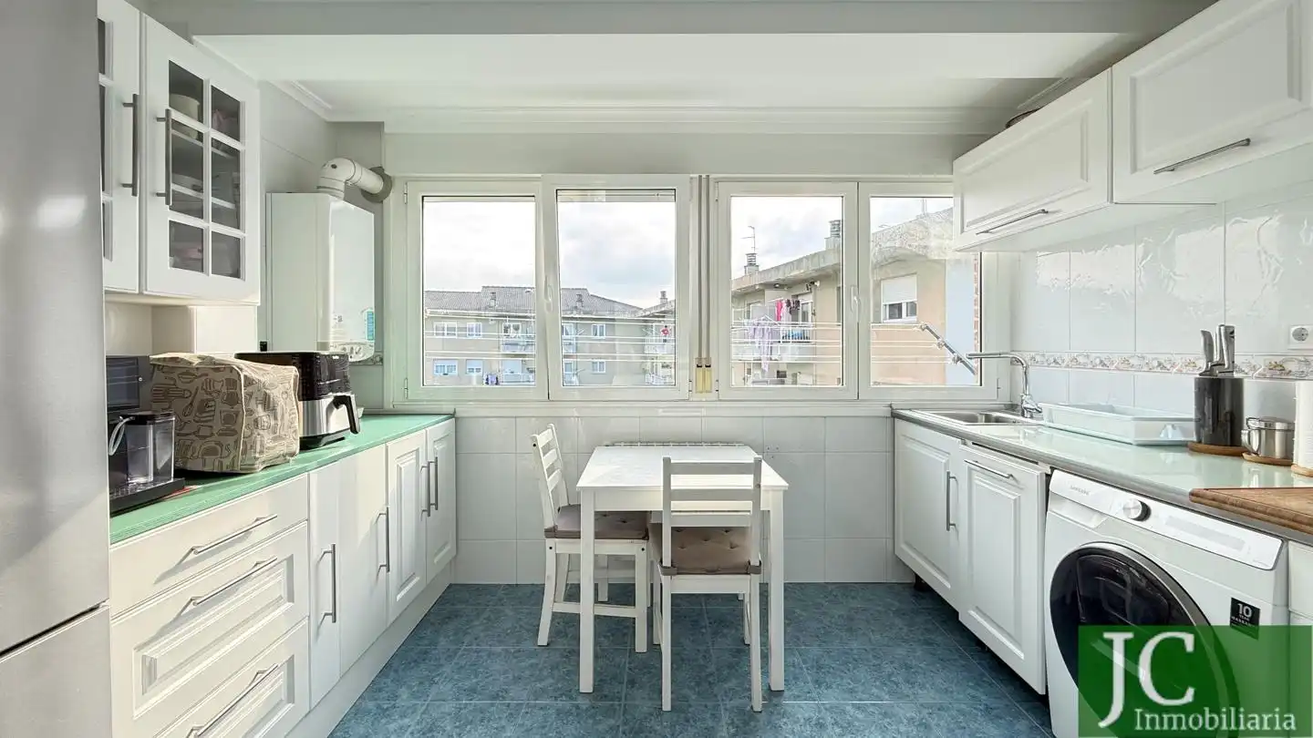 Kitchen of Flat for sale in Colindres, Cantabria