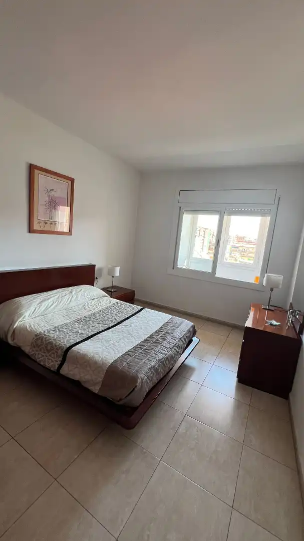 Schlafzimmer von Dachboden zum Verkauf in Badalona mit Möbliert und Ofen
