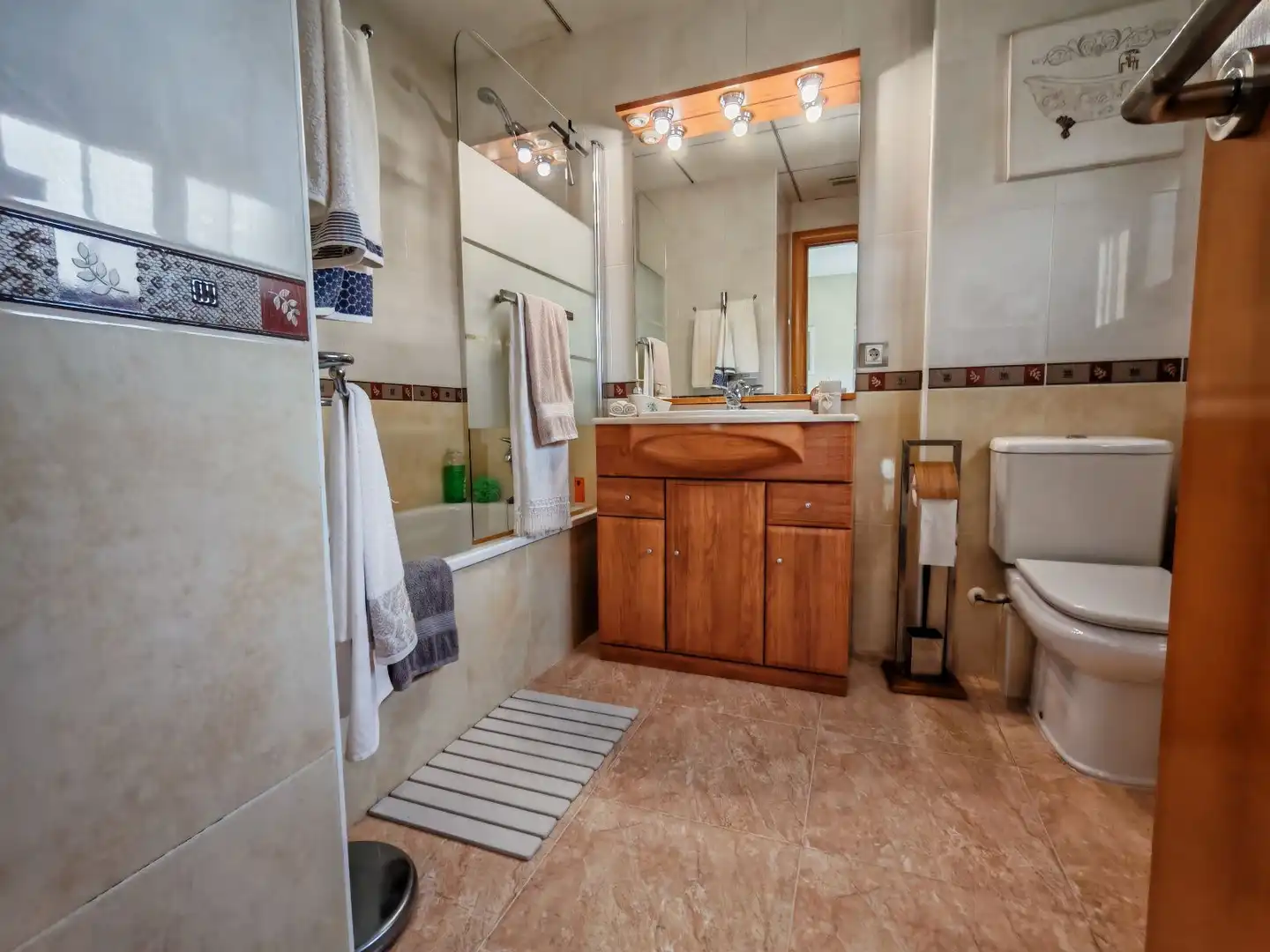 Baño de Casa adosada en venta en El Vendrell con Aire acondicionado, Calefacción y Jardín privado