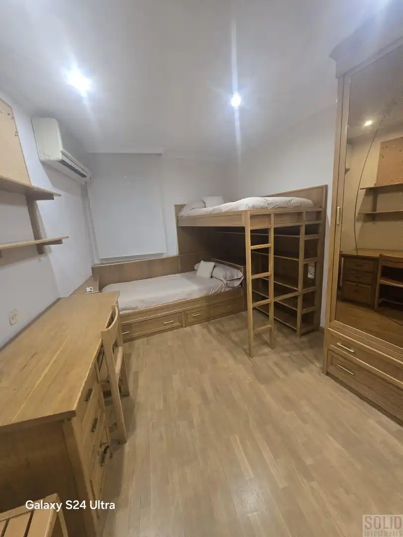 Bedroom of Flat for rent in Valencia  with Air Conditioner and Balcony