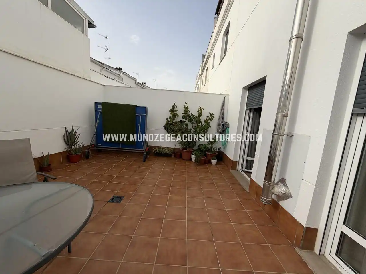 Vista exterior de Casa o xalet en venda en Lucena amb Aire condicionat, Terrassa i Traster