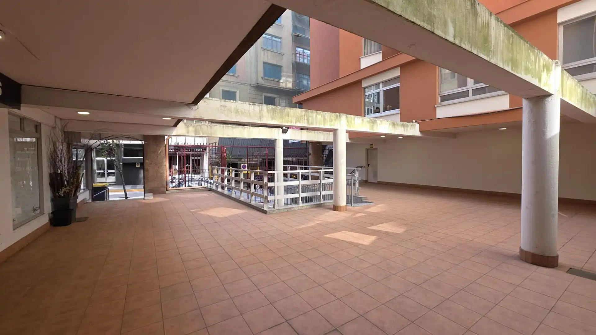 Terrassa de Local en venda en Centro - Juan Flórez - Plaza Pontevedra