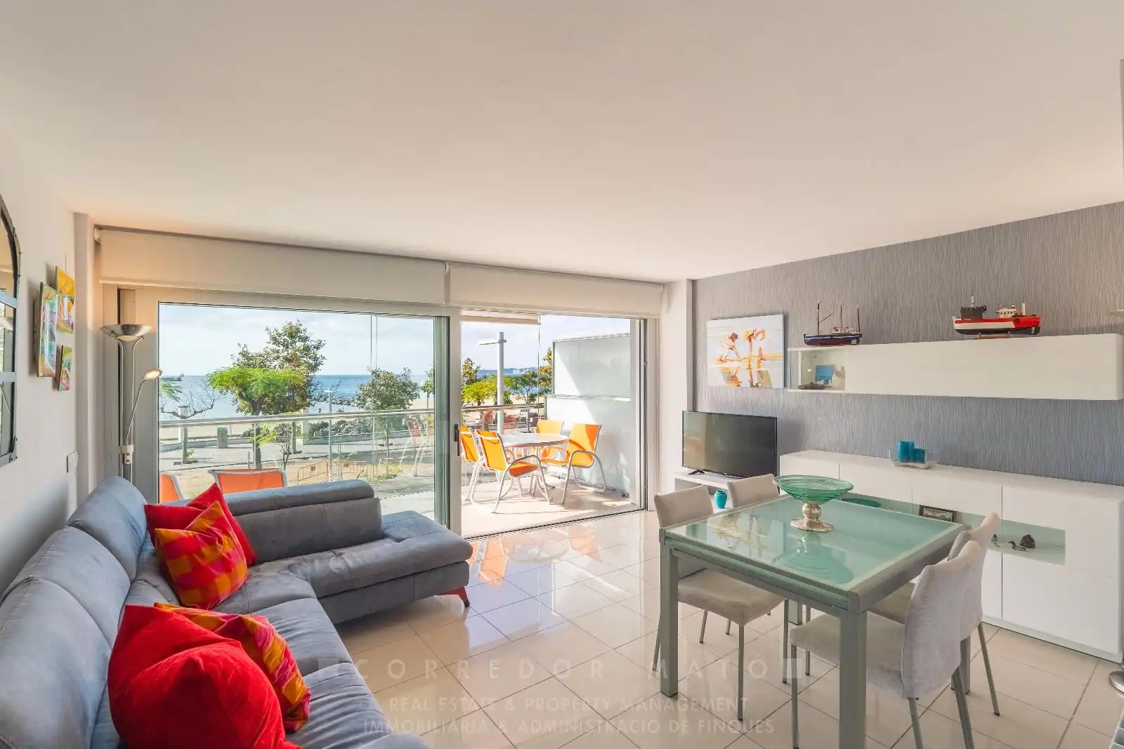 Apartment with lift for sale in Passeig del Mar, imagen 2