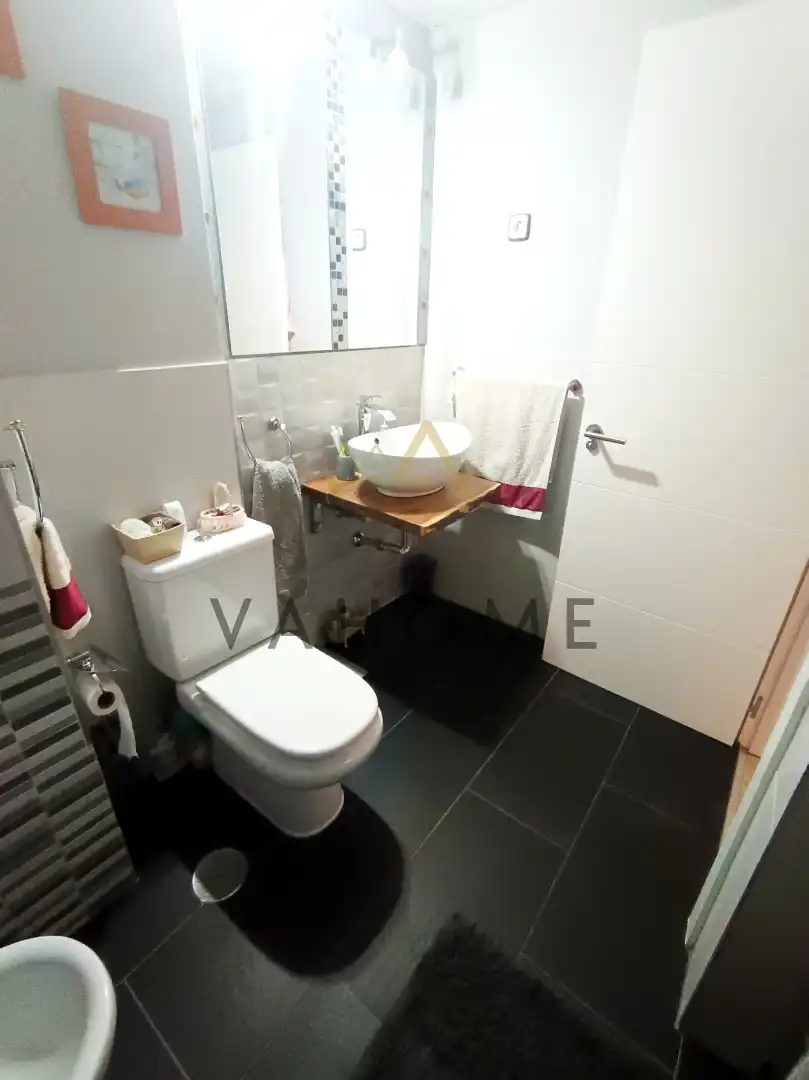 Badezimmer von Wohnung zum Verkauf in Ciempozuelos mit Klimaanlage, Heizung und Privatgarten
