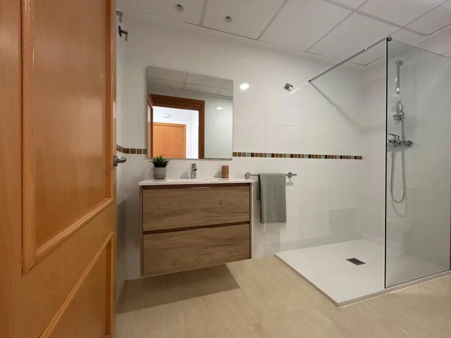 Badezimmer von Wohnungen zur Miete in Burriana / Borriana mit Klimaanlage, Heizung und Möbliert