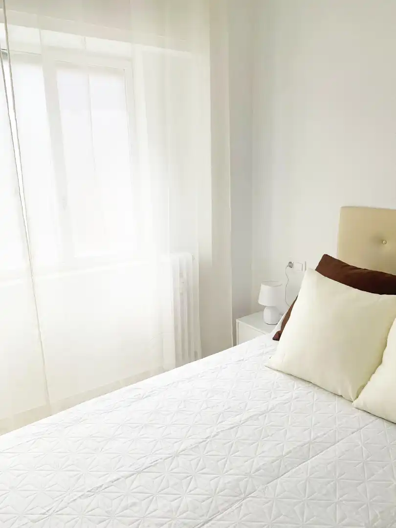 Dormitori de Apartament de lloguer en Granada amb Aire condicionat, Calefacció i Parquet