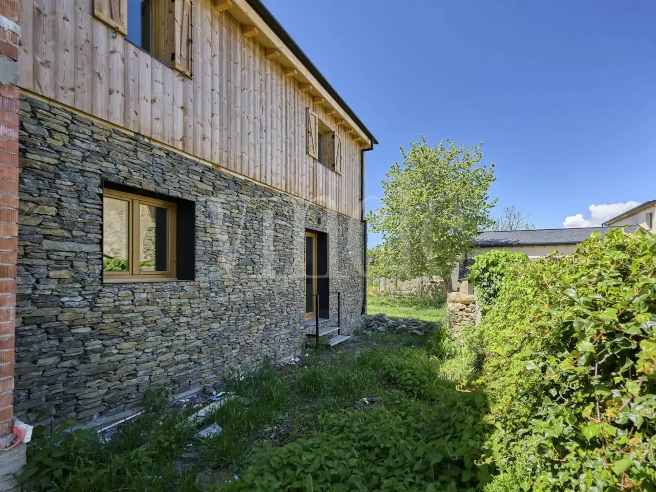 Außenansicht von Einfamilien-Reihenhaus zum Verkauf in Puigcerdà mit Heizung, Privatgarten und Parkett