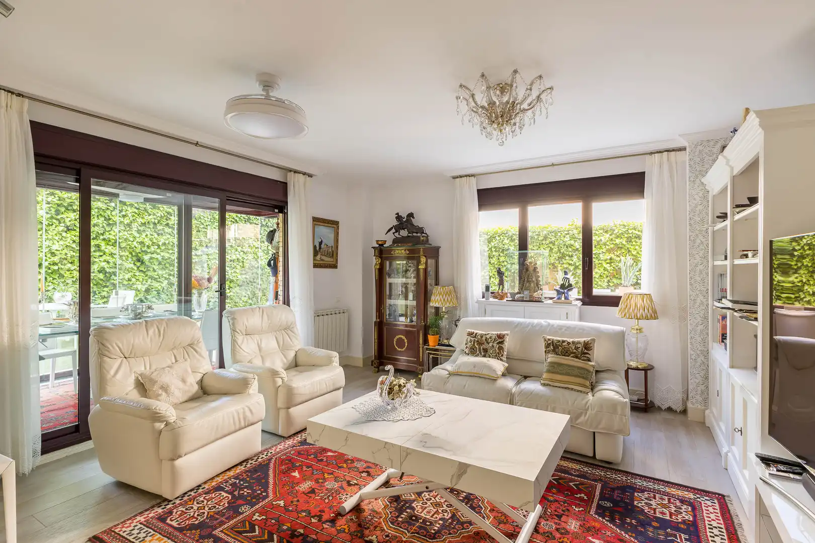 Wohnzimmer von Wohnungen zum Verkauf in Boadilla del Monte mit Klimaanlage, Heizung und Privatgarten