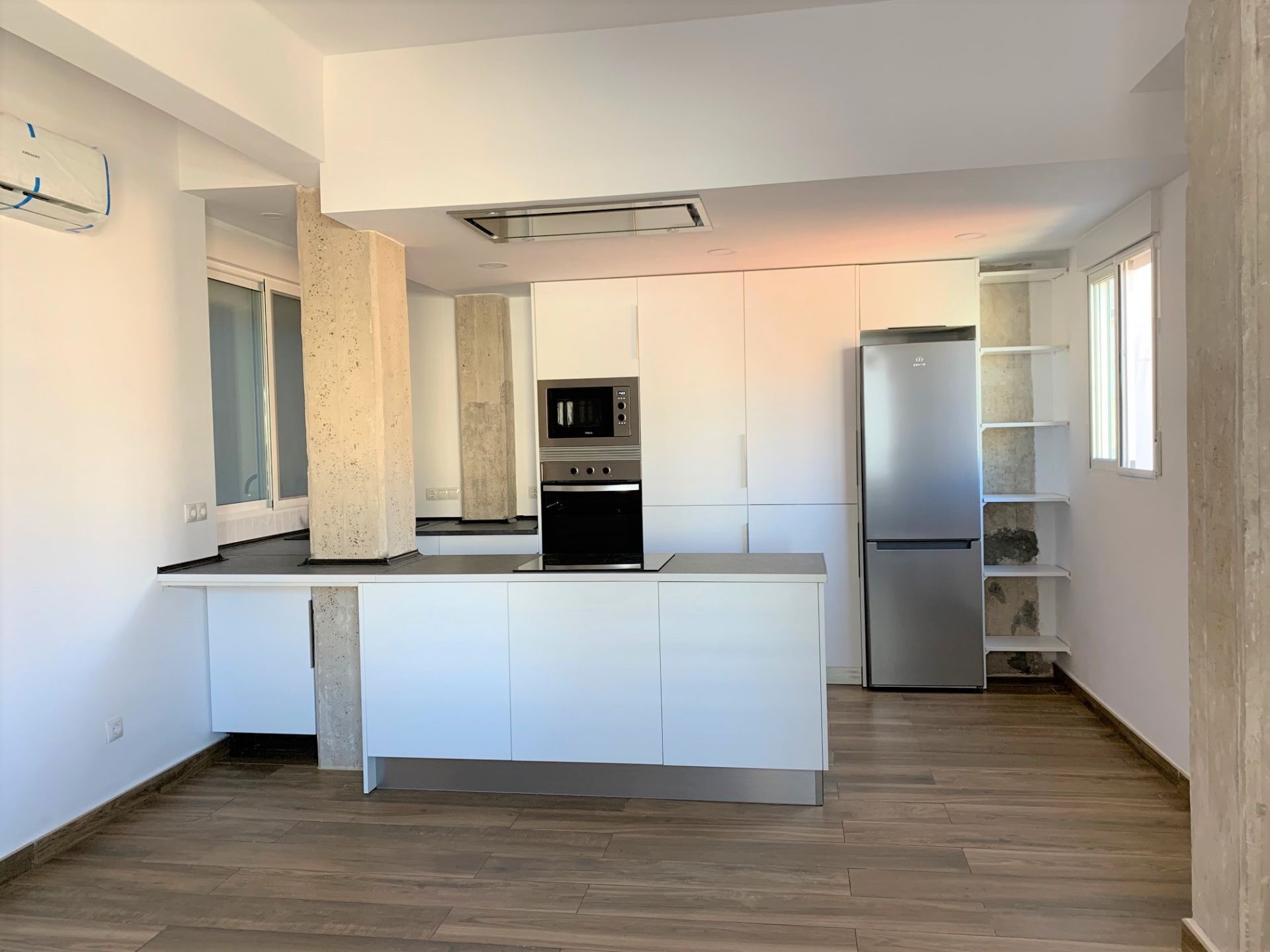 Kitchen of Flat to rent in  Valencia Capital  with Air Conditioner, Heating and Furnished