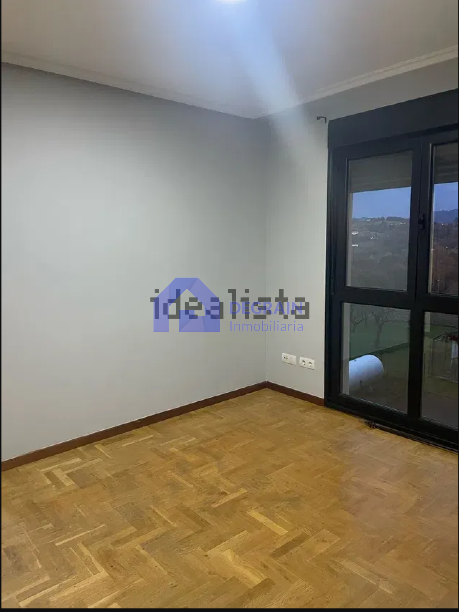 Bedroom of Flat for sale in Oviedo   with Heating, Parquet flooring and Storage room