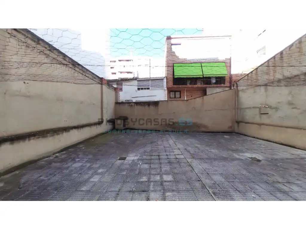 Vista exterior de Local en venta en Zaragoza con Amueblado