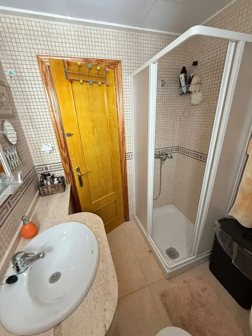 Bany de Apartament en venda en San Pedro del Pinatar amb Aire condicionat, Terrassa i Moblat