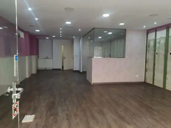 Local comercial en alquiler en Mare de deu de la merce 0