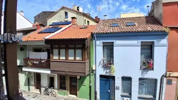 Vista exterior de Apartament en venda en Gijón  amb Calefacció, Moblat i Balcó