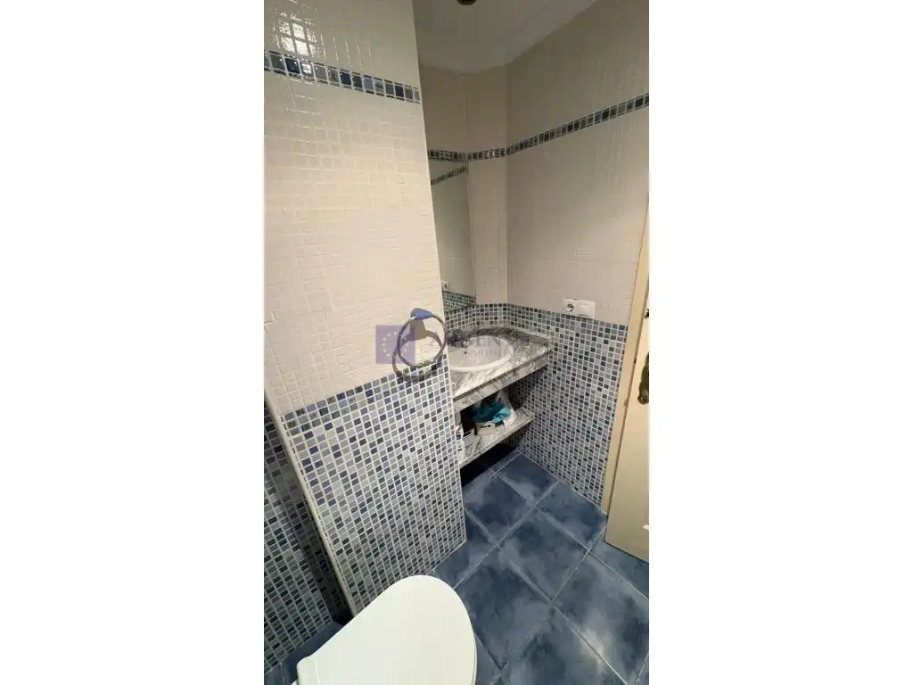 Baño de Piso en venta en Cáceres con Aire acondicionado y Amueblado