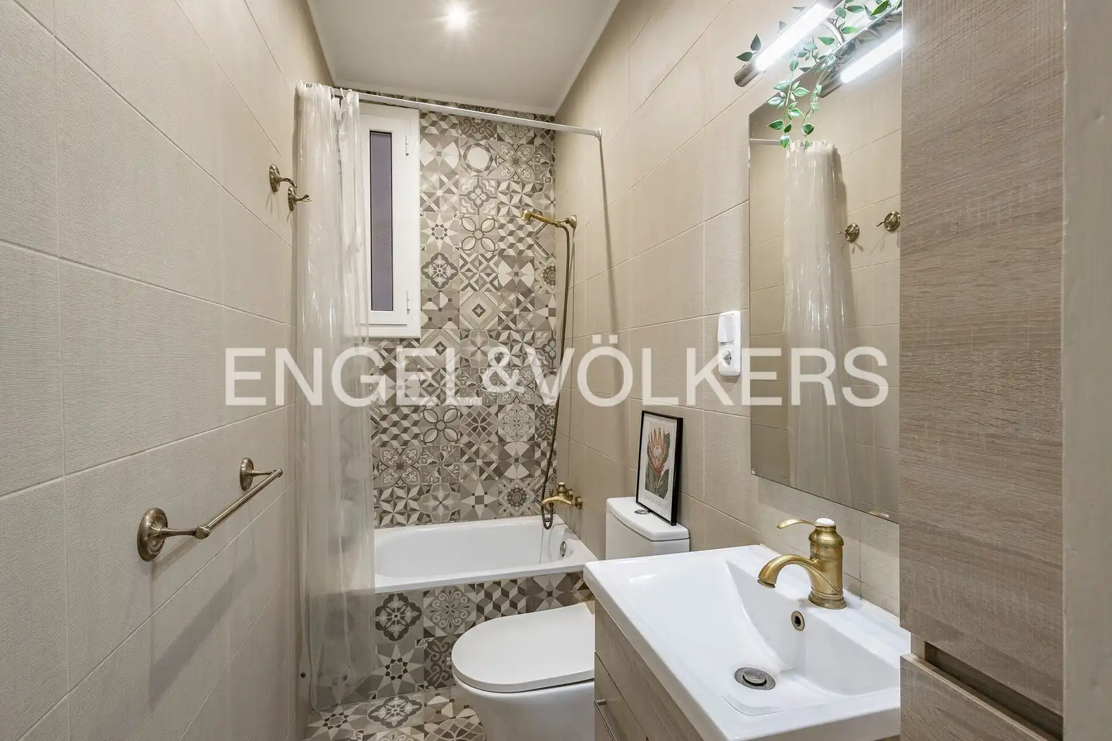 Badezimmer von Wohnung zum Verkauf in Barcelona mit Klimaanlage, Heizung und Terrasse