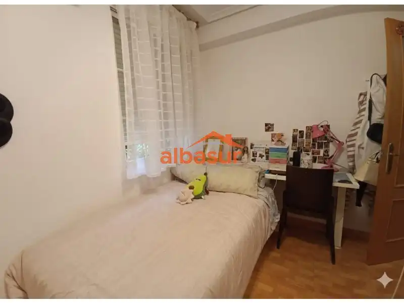 Bedroom of Flat for sale in Córdoba  with Air Conditioner and Heating