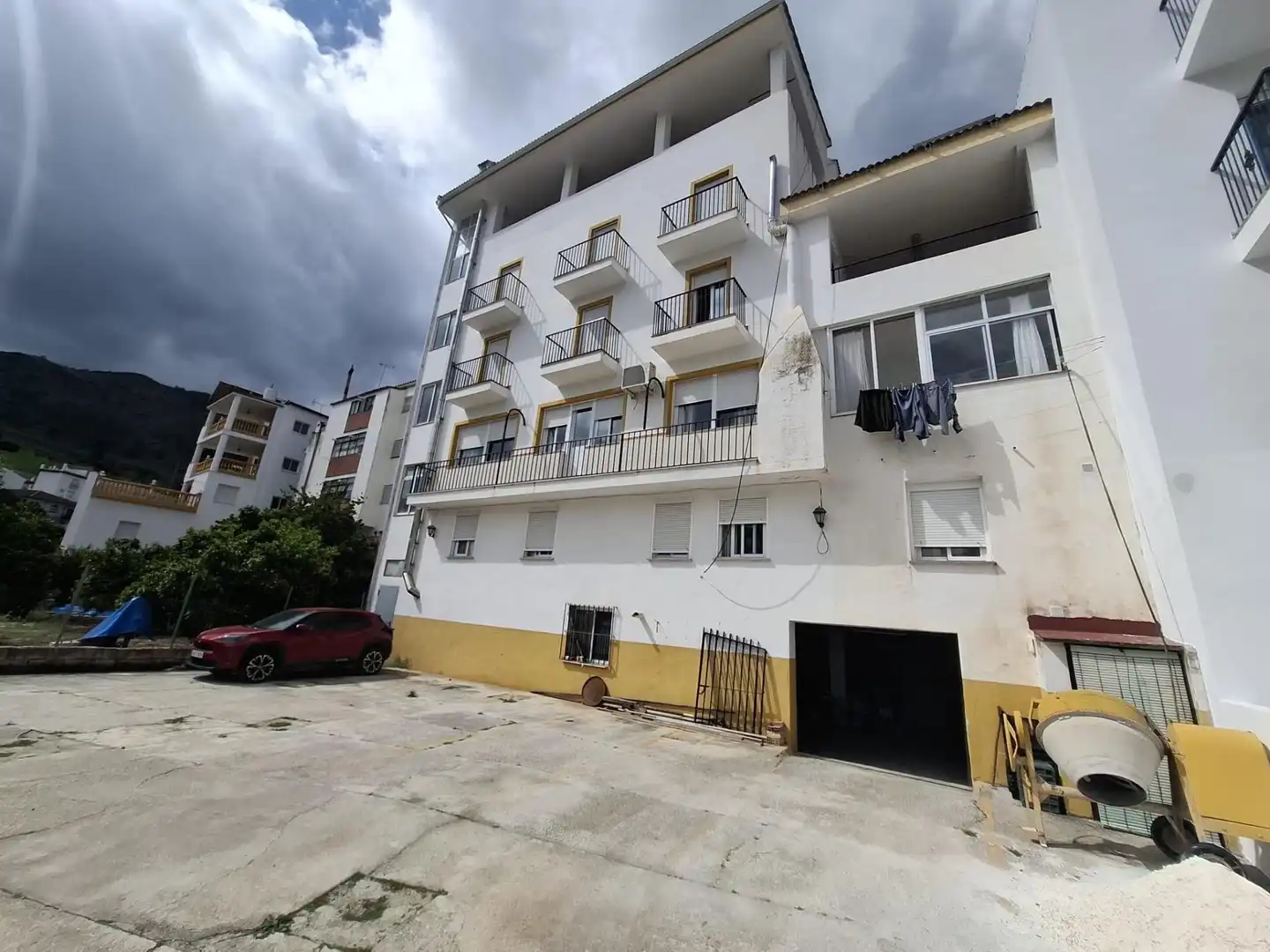 Vista exterior de Edificio en venta en Tolox