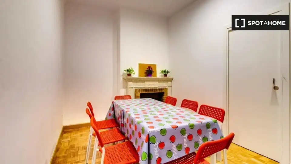 Comedor de Piso de alquiler en Barcelona con Aire acondicionado, Calefacción y Amueblado