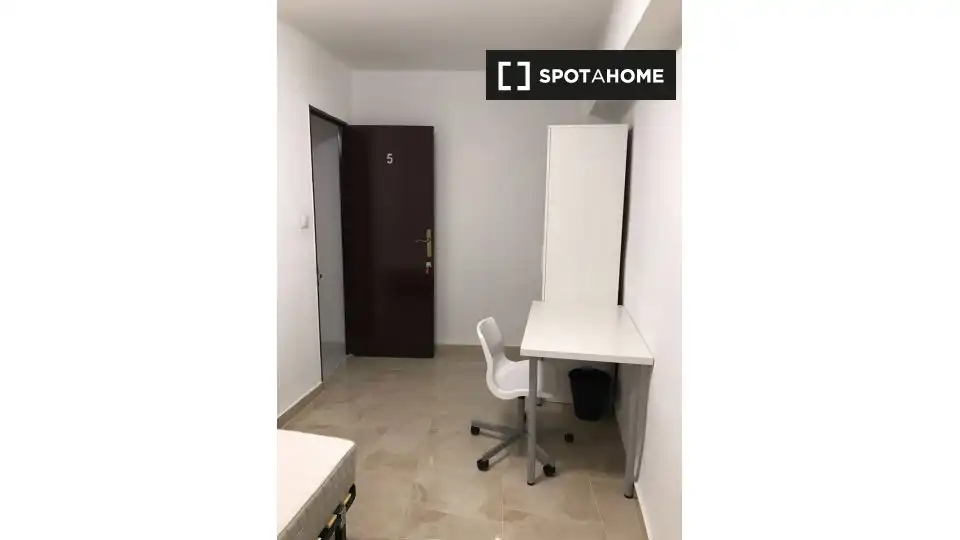 Bedroom of Flat for share in Valencia  with Air Conditioner, Heating and Furnished