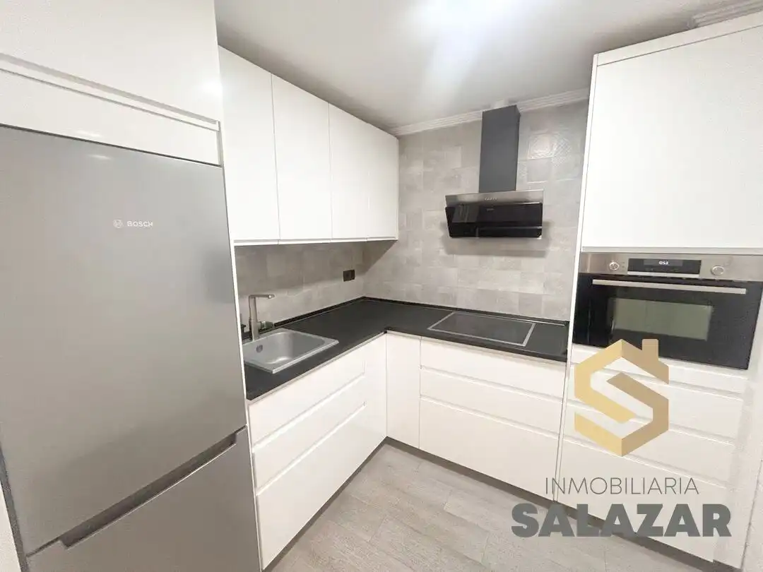 Cocina de Apartamento de alquiler en Bilbao  con Calefacción y Balcón