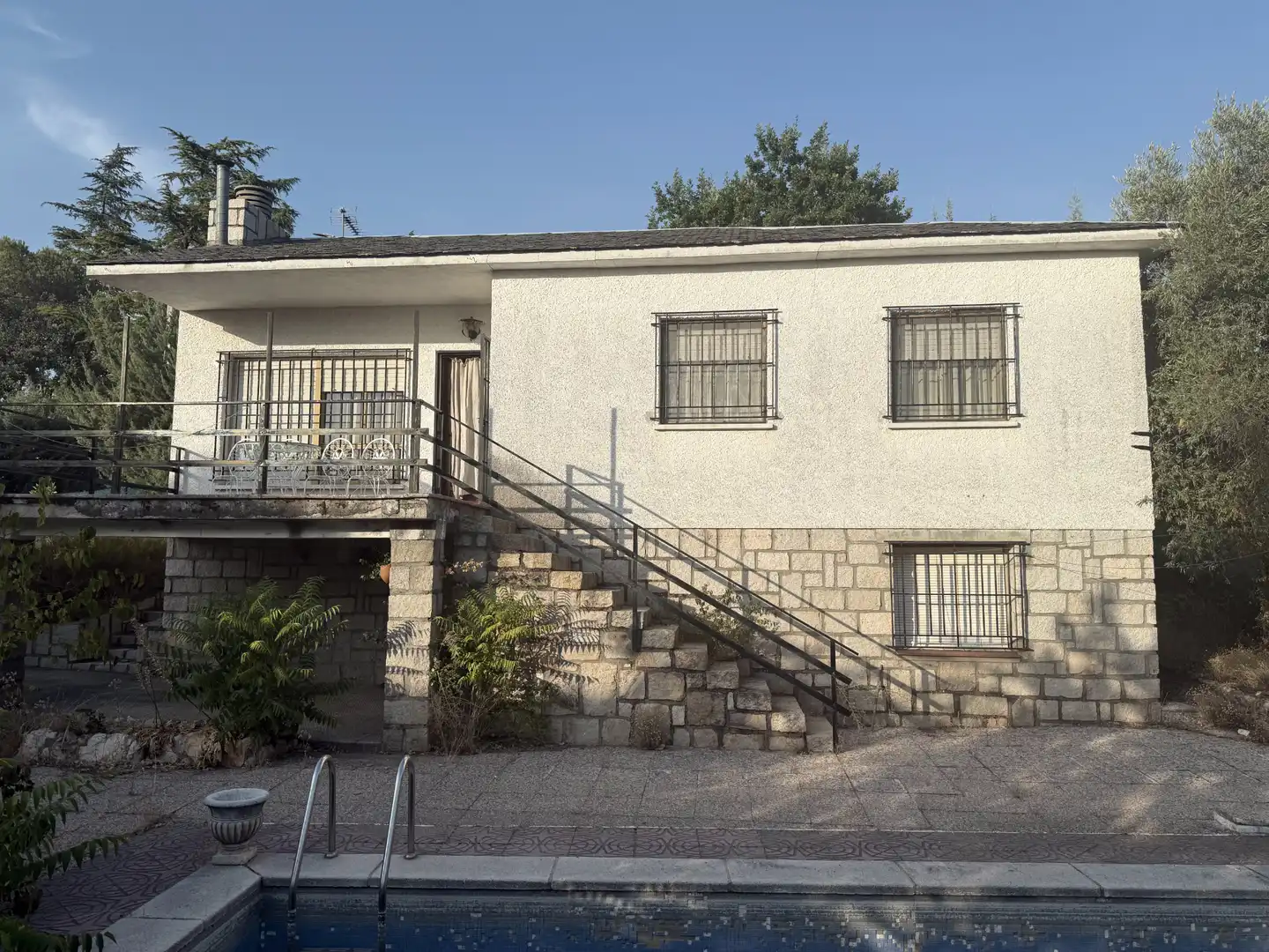 Vista exterior de Casa o chalet en venta en Villa del Prado con Aire acondicionado, Calefacción y Jardín privado