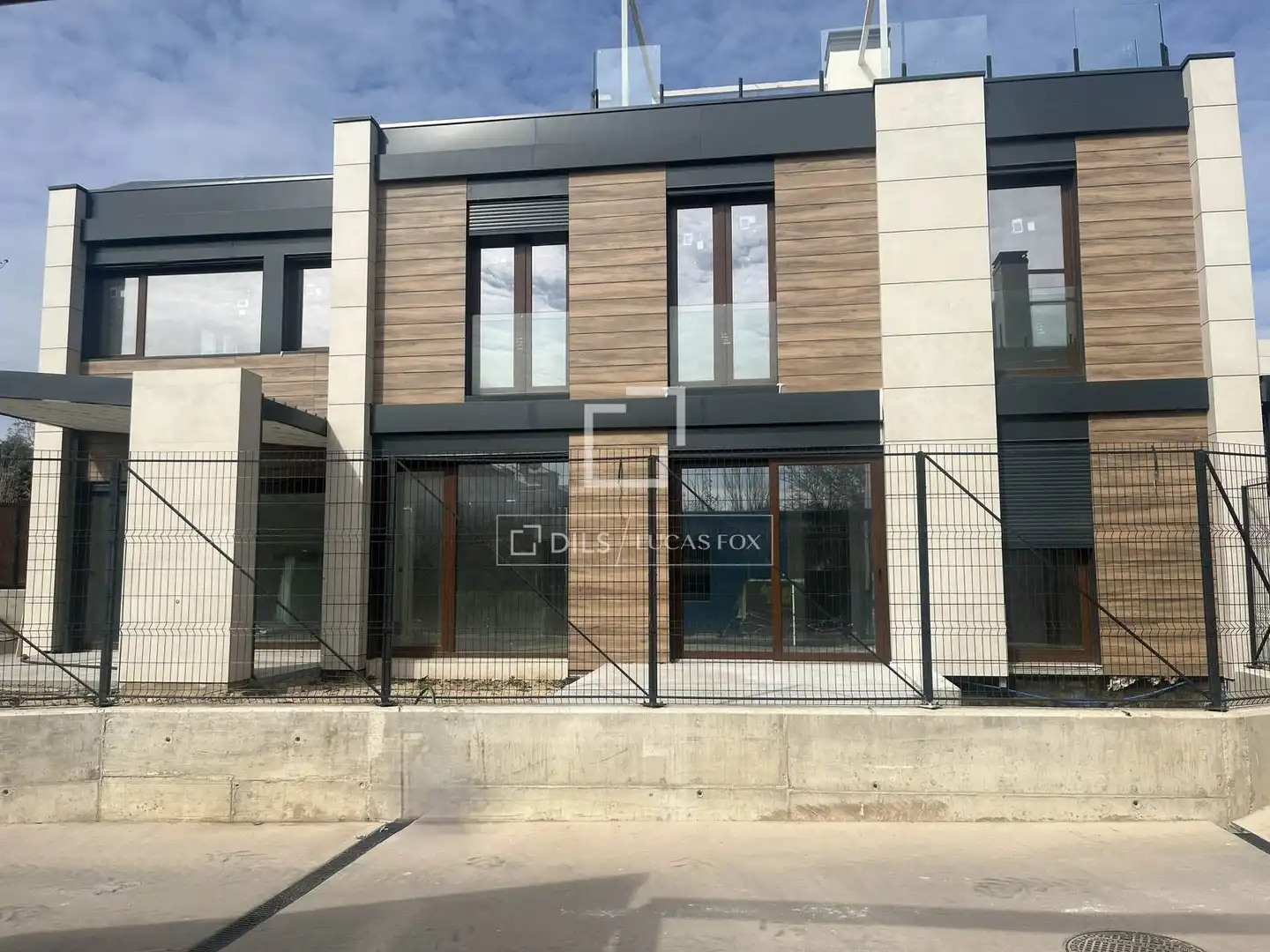 Exterior view of Houses for sale in Las Rozas de Madrid  with Air Conditioner, Private garden and Swimming Pool