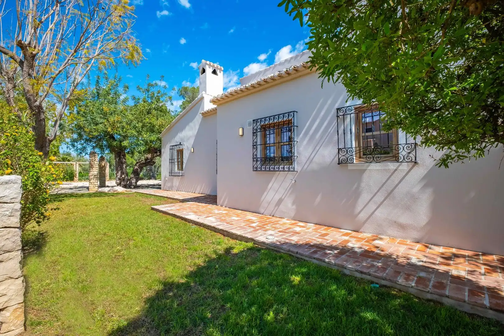 Exterior view of Houses for sale in L'Alfàs del Pi  with Air Conditioner, Heating and Private garden