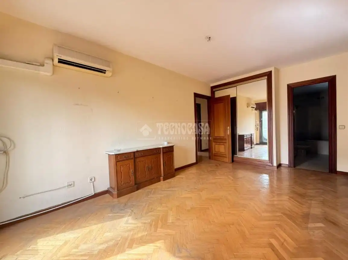 Dormitori de Pis en venda en Madrid amb Aire condicionat, Parquet i Terrassa