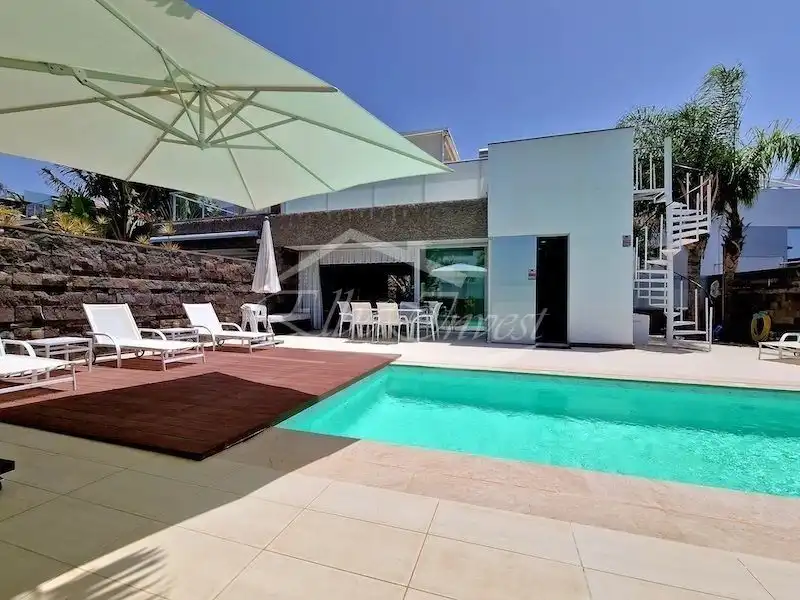 Terrassa de Casa o xalet en venda en Adeje amb Aire condicionat, Jardí privat i Terrassa