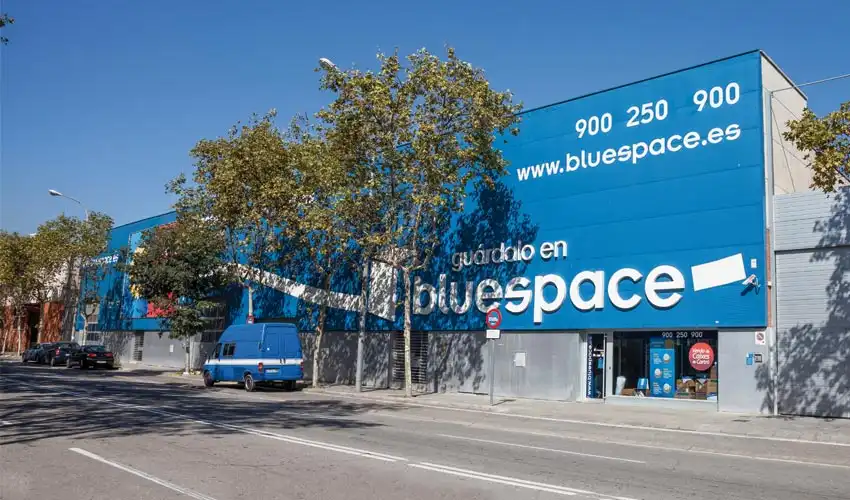Vista exterior de Traster de lloguer en Badalona amb Alarma