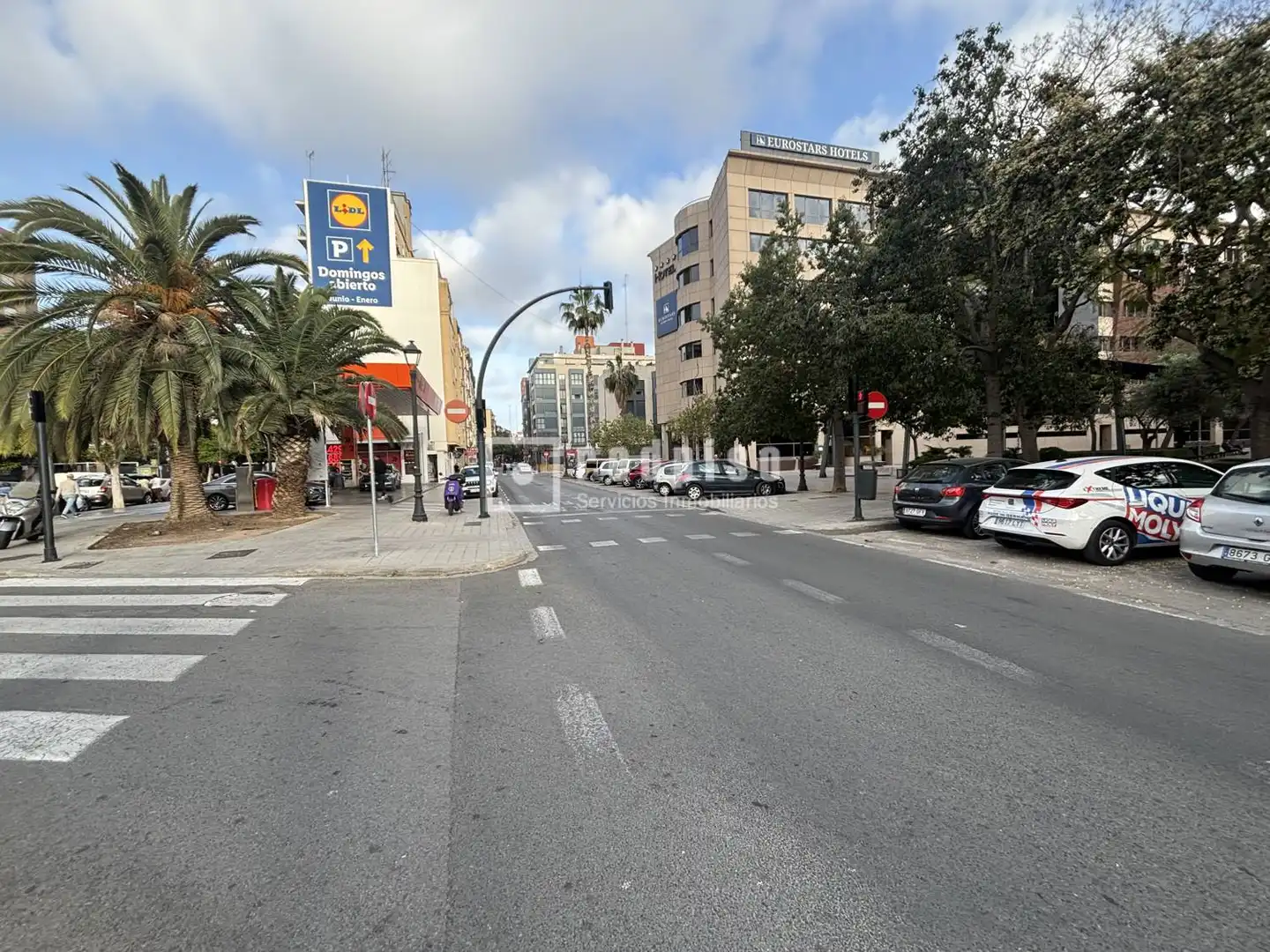 Vista exterior de Local de lloguer en Valencia amb Aire condicionat i Alarma