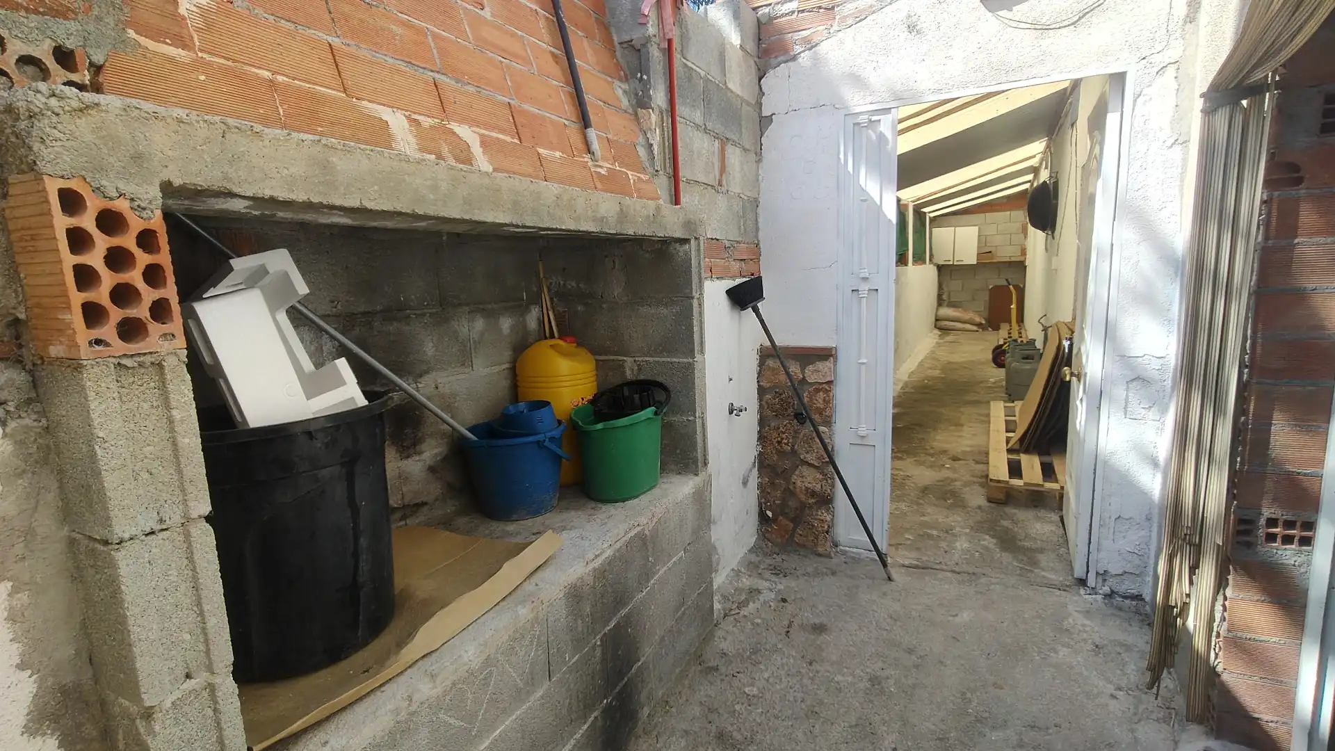 Commercial properties for sale in Gorafe  with Air Conditioner, Terrace and Furnished