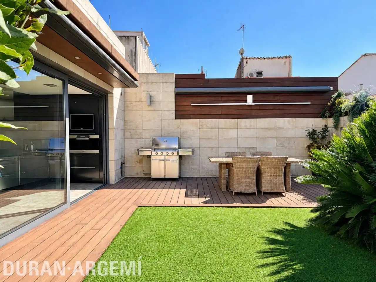 Terrassa de Casa o xalet en venda en Terrassa amb Aire condicionat, Calefacció i Jardí privat
