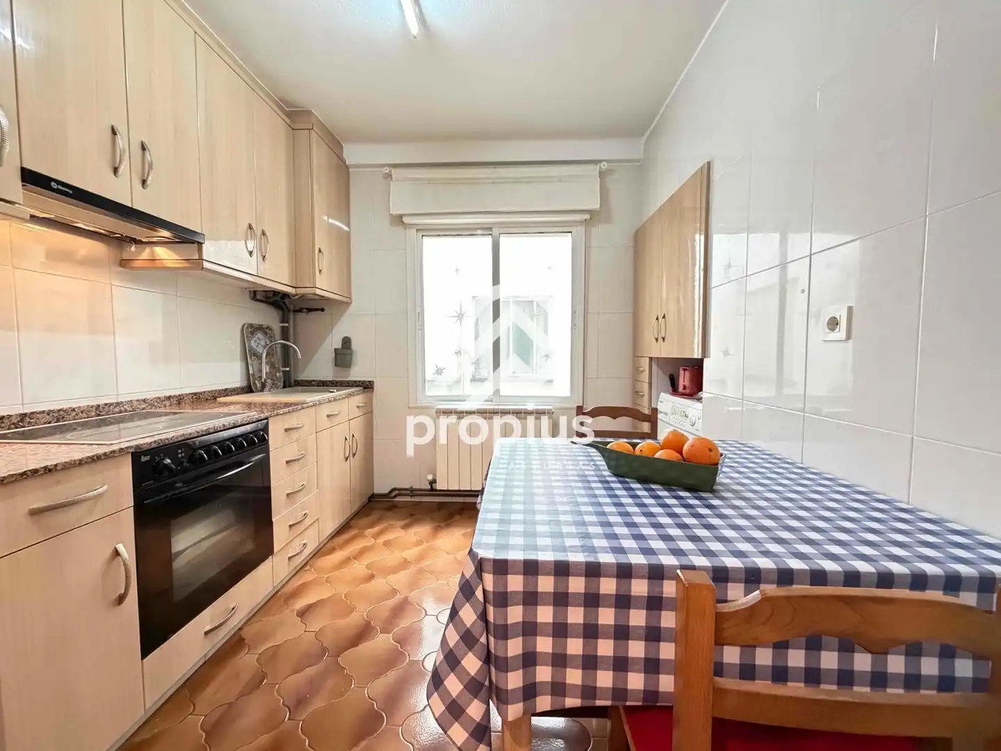 Küche von Wohnung zum Verkauf in Oviedo  mit Heizung, Abstellraum und Möbliert