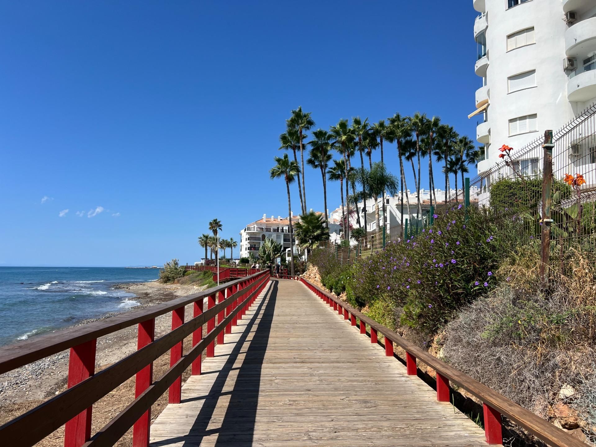 Vista exterior de Apartament de lloguer en Mijas amb Aire condicionat, Calefacció i Jardí privat