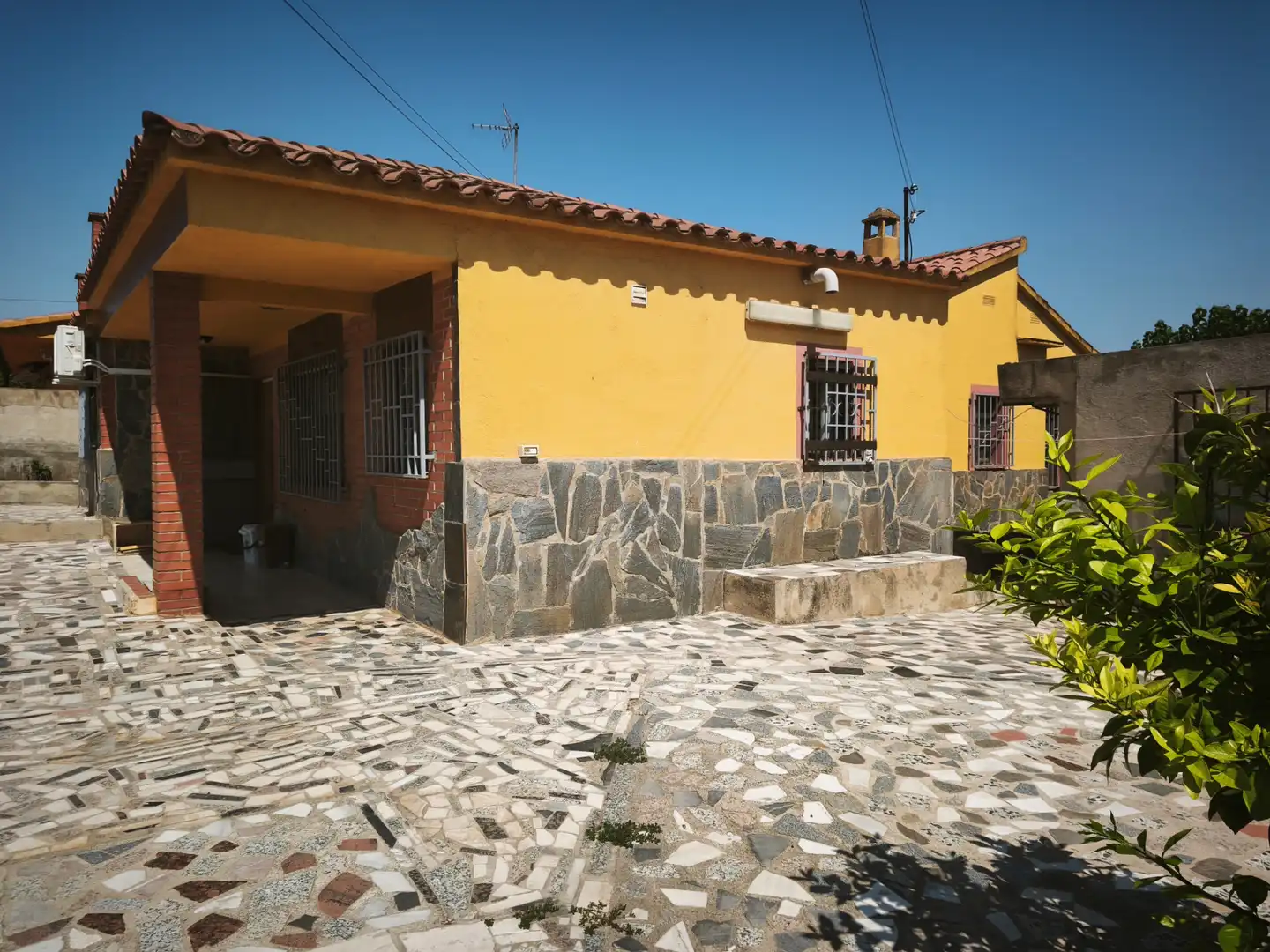 Vista exterior de Casa o xalet en venda en Santa Oliva amb Aire condicionat, Calefacció i Jardí privat