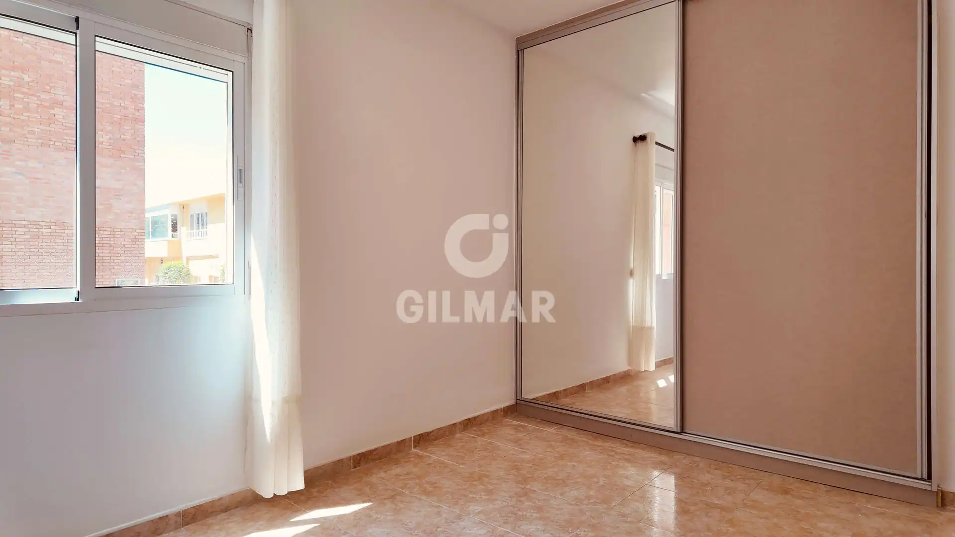 Habitación de Piso en venta en Fuengirola con Calefacción y Balcón