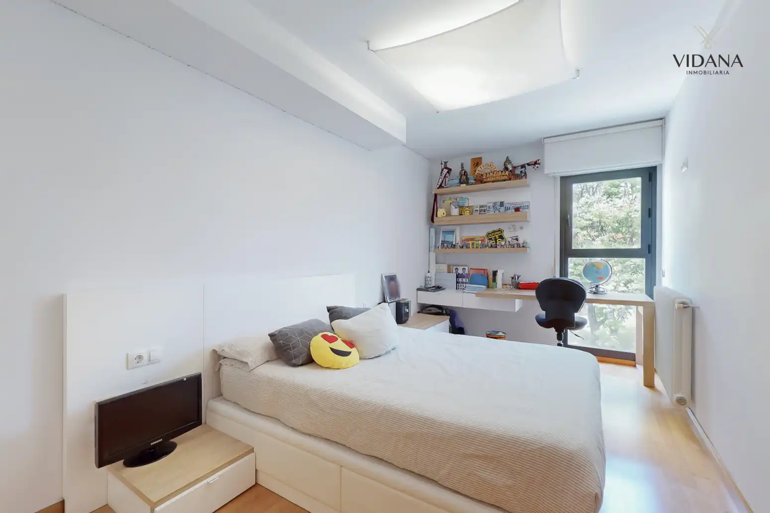 Habitación de Ático en venta en  Pamplona / Iruña con Calefacción, Jardín privado y Parquet