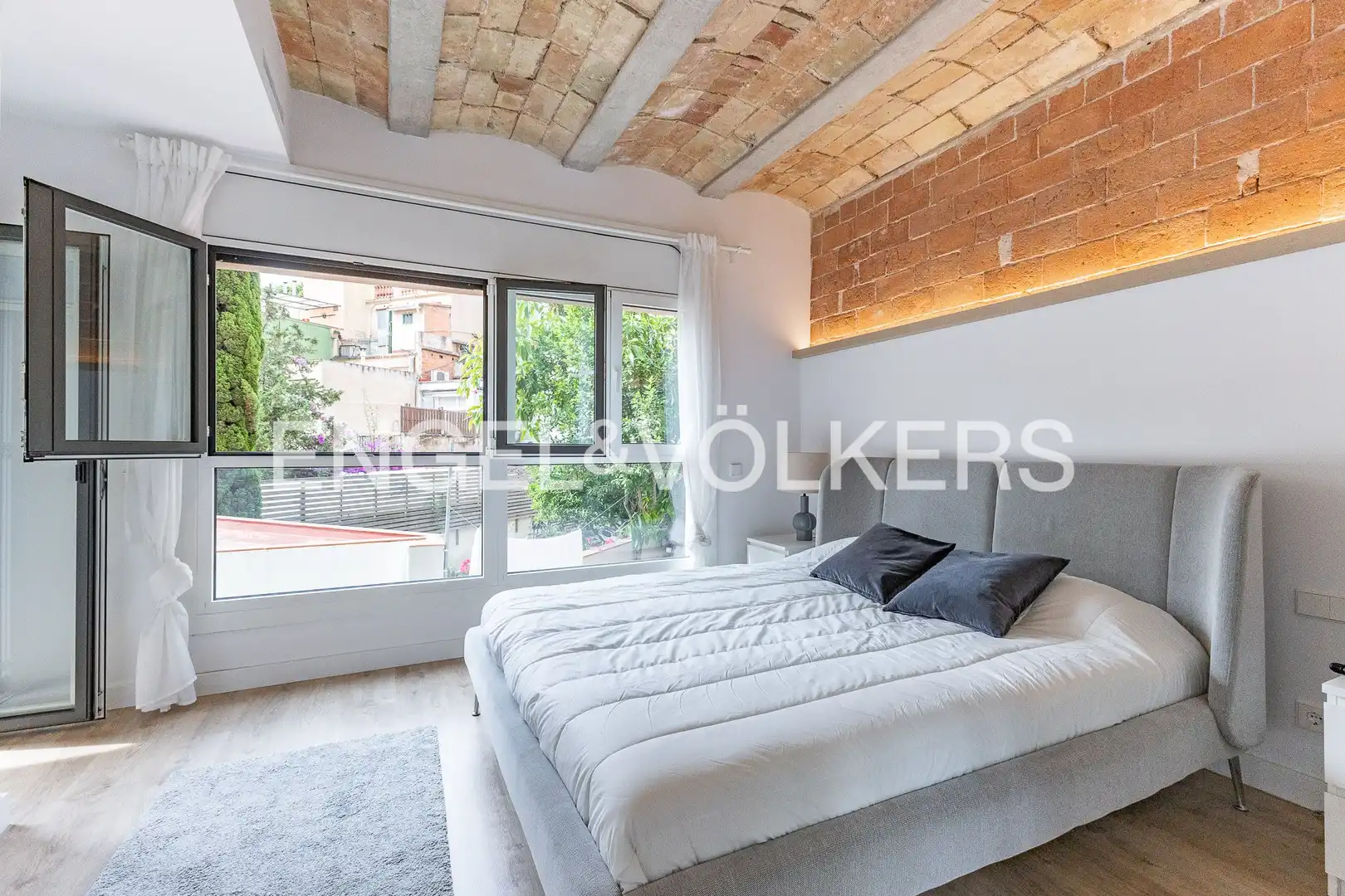 Bedroom of Flat for sale in Barcelona  with Air Conditioner, Heating and Parquet flooring