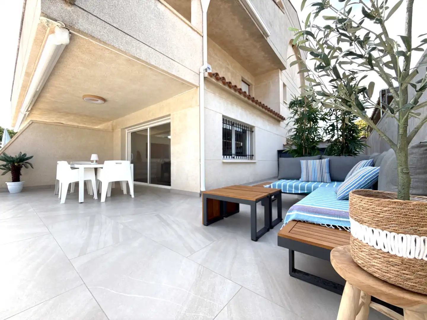 Terrasse von Einfamilien-Reihenhaus zum Verkauf in Cambrils mit Klimaanlage, Heizung und Terrasse