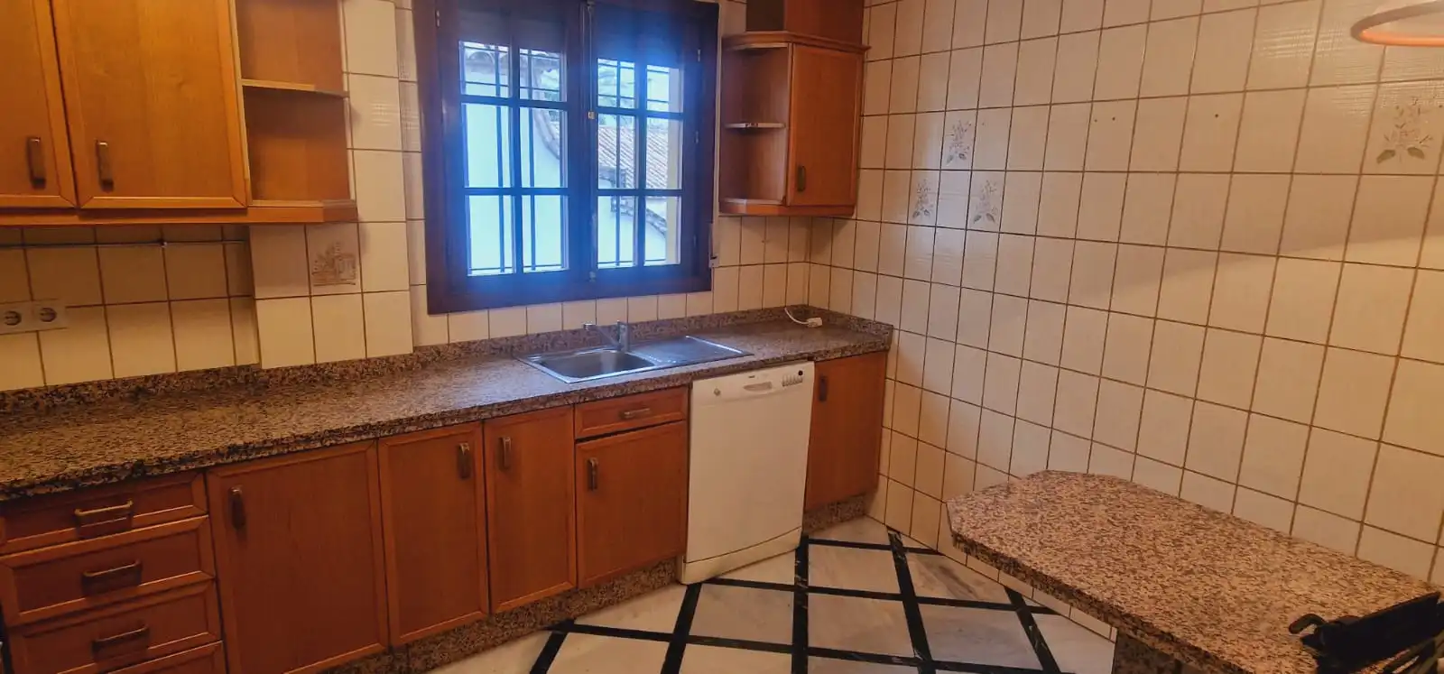 Cuina de Casa o xalet en venda en Córdoba amb Aire condicionat, Calefacció i Jardí privat