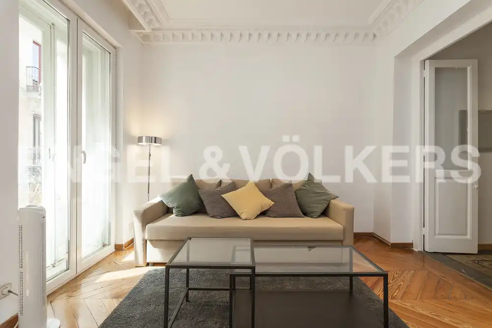 Living room of Flat for rent in Madrid  with Air Conditioner, Heating and Parquet flooring